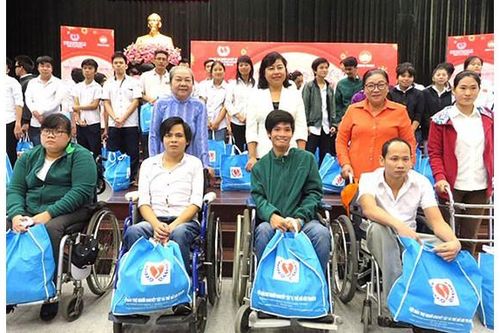 Phấn đấu ít nhất 1,5 triệu suất quà tết tặng người nghèo
