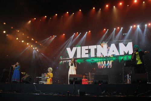 Ca sỹ đạt giải Grammy trình diễn ca khúc viết riêng cho 'Hò dô 2019' tại TP.HCM