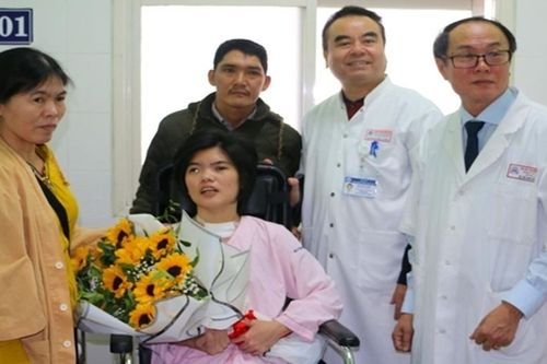Cô gái đỗ 3 trường ĐH 'bệnh viện trả về' hồi phục kỳ diệu, xuất viện về nhà