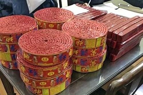 Thu giữ 70 kg pháo nổ đang trên đường tiêu thụ nội địa