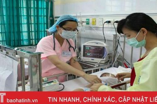Bác sĩ Nhi vạch rõ sai lầm mẹ hay làm khi con mắc bệnh dễ gặp trong thời tiết này