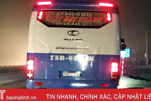 Xe khách vận chuyển 100 két bia ngoại không giấy tờ hợp lệ