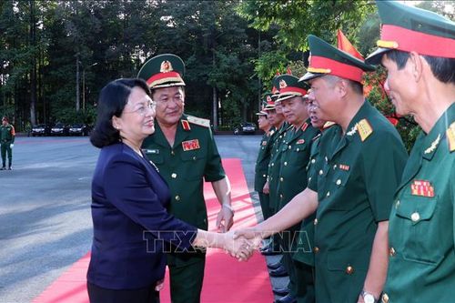 Phó Chủ tịch nước Đặng Thị Ngọc Thịnh thăm và làm việc tại Quân khu 7