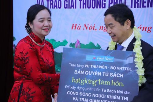First News tặng bản quyền 'Hạt giống tâm hồn' làm sách nói cho người khiếm thị