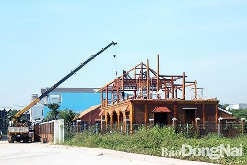 Cưỡng chế biệt thự gỗ giữa Cù lao Phố