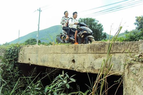 Cần có lan can bảo vệ