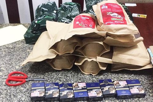 Trộm cà phê, bị hiệp sĩ đường phố vây bắt