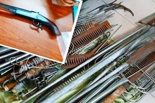 Bị phát hiện bao tải hung khí, khai lượm để bán... ve chai
