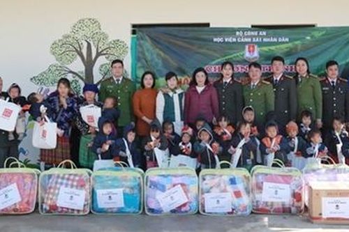 Học viện CSND đồng hành cùng chương trình 'Nâng bước em đến trường'