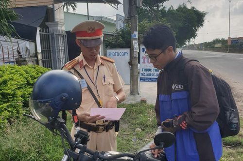 Quảng Nam: 1 tháng hơn 2.000 trường hợp mô tô, xe máy vi phạm an toàn giao thông