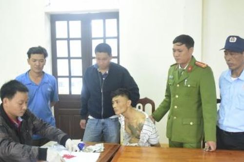 Bắt giữ đối tượng tàng trữ hàng trăm viên ma túy tại trạm BOT