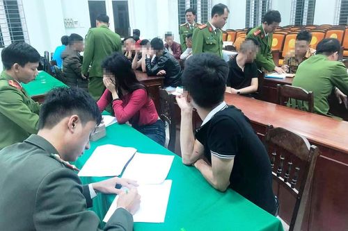 Đột kích nhà nghỉ, phát hiện quả tang 24 nam nữ thanh niên 'phê' ma túy