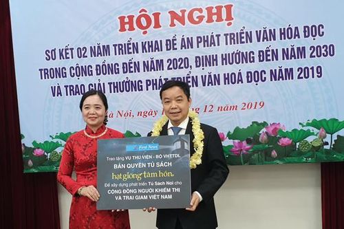 Ông Nguyễn Văn Phước nhận giải thưởng phát triển văn hóa đọc 2019