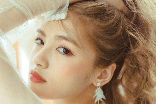 Tân hoa khôi ĐH Ngoại thương giỏi toán cao cấp