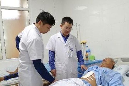 Hàng nghìn con sán làm tổ trong bụng bệnh nhân chuyên ăn gỏi
