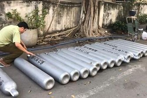 Thu giữ 100 bình khí bóng cười, tổng trọng lượng 3,5 tấn