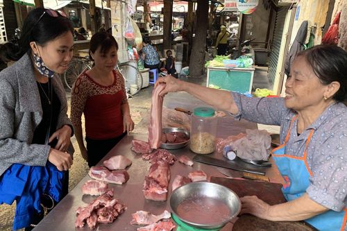 'Đau đầu' vì giá thịt lợn tăng từng ngày