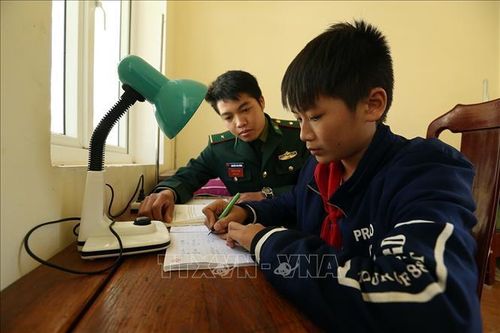 Mô hình 'Con nuôi Đồn Biên phòng' giúp học sinh nghèo vùng biên giới