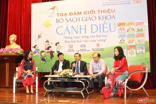 Bộ sách giáo khoa xã hội hóa đầu tiên chính thức ra mắt