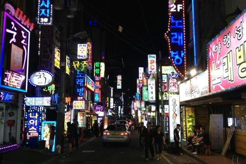 Hàn Quốc bắt 26 phụ nữ Việt làm việc ở quán karaoke 'đèn mờ'