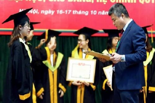 Sinh viên tốt nghiệp loại xuất sắc sẽ được xét tuyển công chức