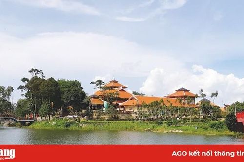 Thưởng ngoạn Thiên Cấm Sơn