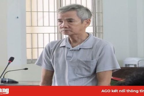 Lão hàng xóm 'bệnh hoạn'