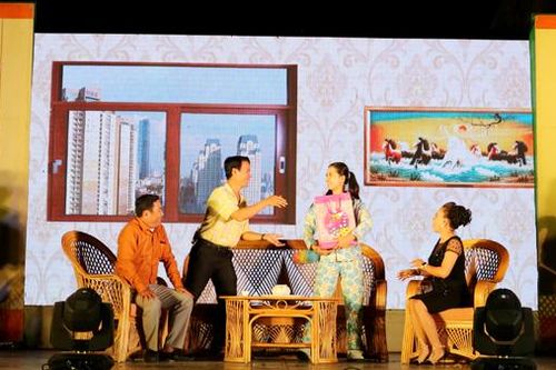 Biểu diễn vở cải lương 'Người con gái Đất Sen hồng'