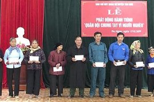 Phát động hành trình 'Quân đội chung tay vì người nghèo'