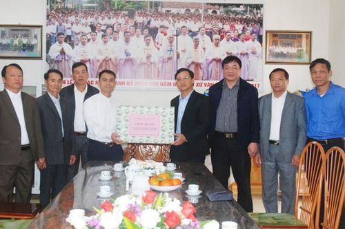 Lãnh đạo Ban Dân vận Tỉnh ủy thăm, tặng quà nhân dịp Giáng sinh
