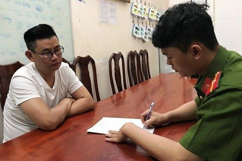Bắt quản lý và nhân viên quán bar bán ma túy cho khách