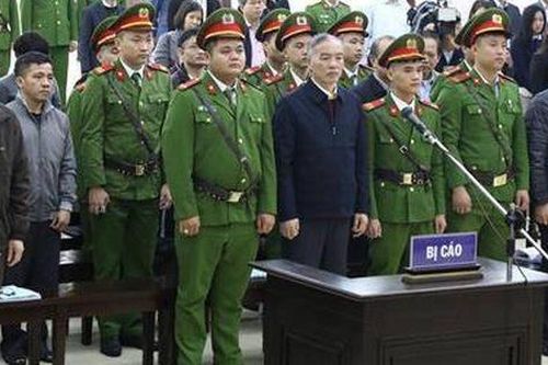 Xét xử đại án AVG: Cựu lãnh đạo MobiFone khai ký do 'nể nang'