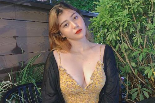 Các hot girl 10X có ngoại hình gợi cảm nổi trên mạng trong năm 2019