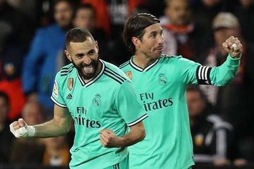Benzema có vượt Ronaldo để bước ra ánh sáng?