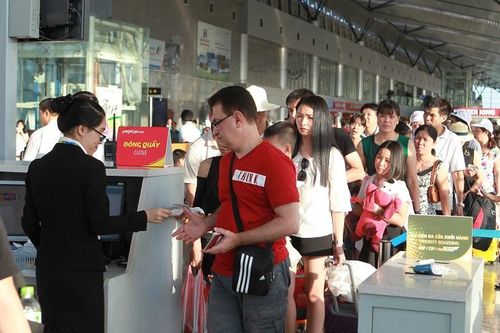 Hàng không tăng trưởng 'nóng': Tìm giải pháp quản lý giá vé máy bay