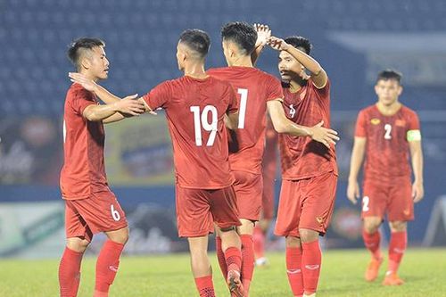 B.Bình Dương – U20 Việt Nam: Ghi điểm với 'phù thủy trắng'