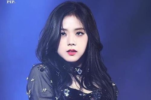Mặc giản dị, Jisoo Blackpink vẫn 'chiếm sóng' vì visual đỉnh cao