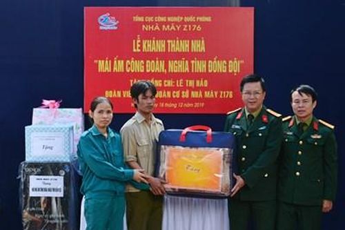 Nhà máy Z176 khánh thành, bàn giao nhà 'Mái ấm công đoàn, nghĩa tình đồng đội' và 'Nhà đồng đội'