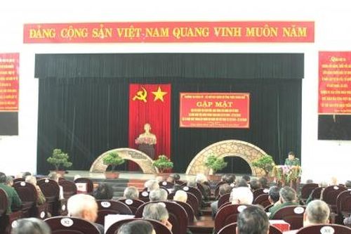 Thừa Thiên Huế tổ chức gặp mặt gần 200 đồng chí là AHLLVT và cán bộ cao cấp Quân đội nghỉ hưu.