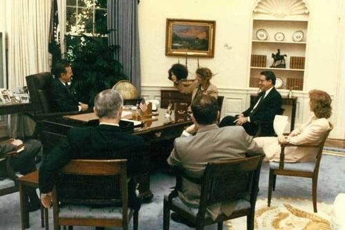 Khả năng biến hóa khôn lường của trùm cải trang CIA