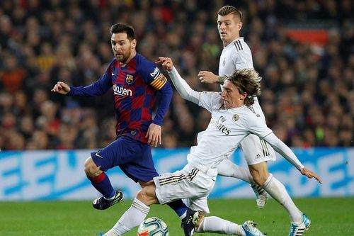Messi 'tắt điện', Barca hòa hú vía Real Madrid