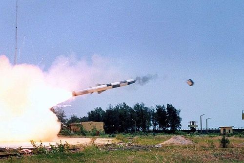Ấn Độ bắn thử thành công tên lửa hành trình siêu thanh BrahMos