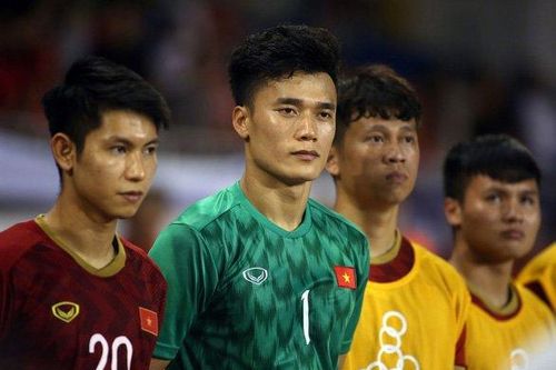 Thủ môn Bùi Tiến Dũng chính thức gia nhập CLB TP.HCM, tiền lương và phí lót tay còn là bí mật