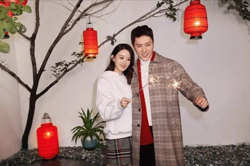 Mới 'nhá hàng' 1 tấm ảnh, Triệu Lệ Dĩnh khiến Weibo phát sốt với khoảnh khắc tình tứ hiếm hoi với Phùng Thiệu Phong