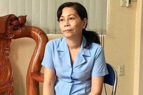 Nữ nhân viên tạp vụ nói gì sau khi bị phát hiện trực tiếp 'khám bệnh' cho công nhân
