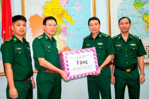 Bộ Chỉ huy Bộ đội Biên phỏng tỉnh thăm các đồn biên phòng đóng quân trên đảo