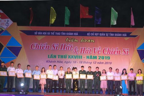 Khen thưởng 26 tiết mục xuất sắc tham gia Liên hoan chiến sĩ hát và hát về chiến sĩ