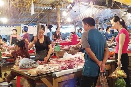 Giá lợn hơi hạ nhiệt, người tiêu dùng chưa hết lo