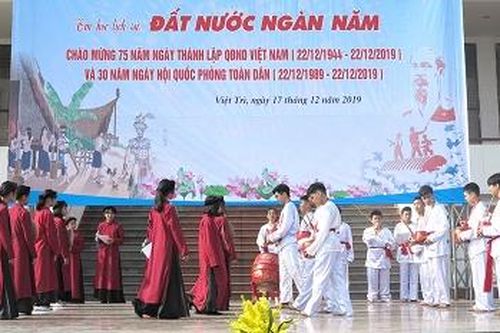 Ngoại khóa lịch sử 'Đất nước ngàn năm'