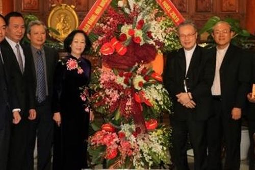 Trưởng Ban Dân vận Trung ương chúc mừng Giáng sinh Tổng Giáo phận Huế